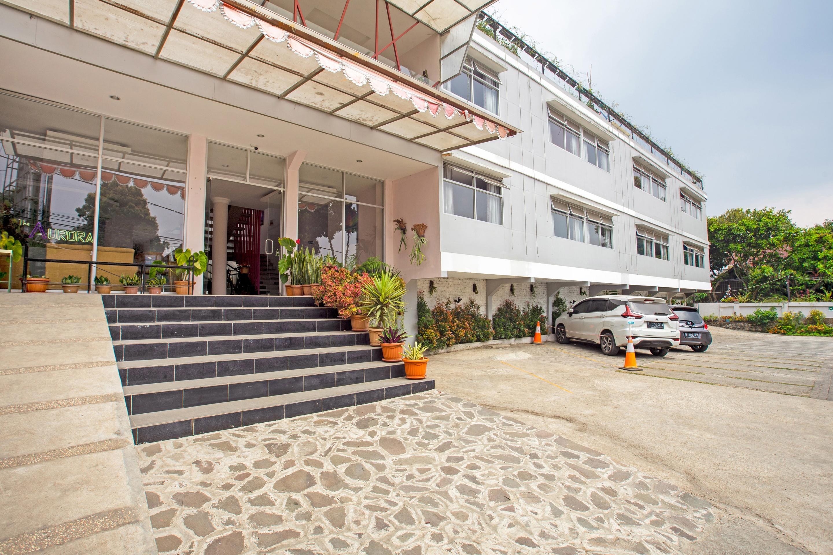 Super Oyo Collection O 3876 The Aurora Inn Lembang Esterno foto